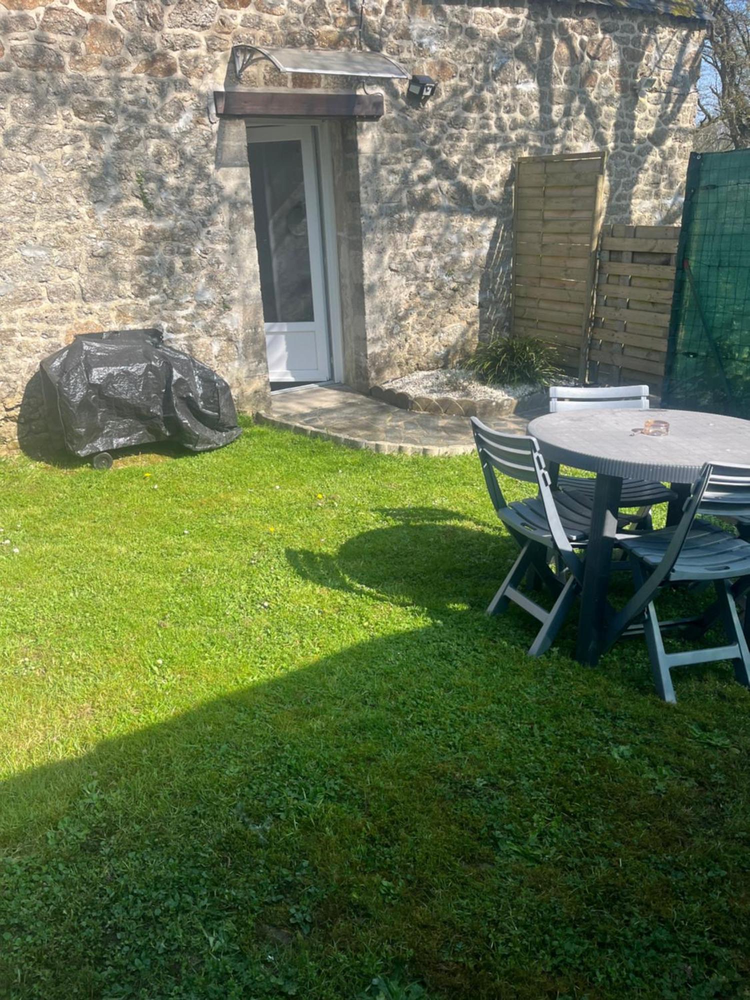 La Petite Maison De Kerguiniou Glomel Exterior foto